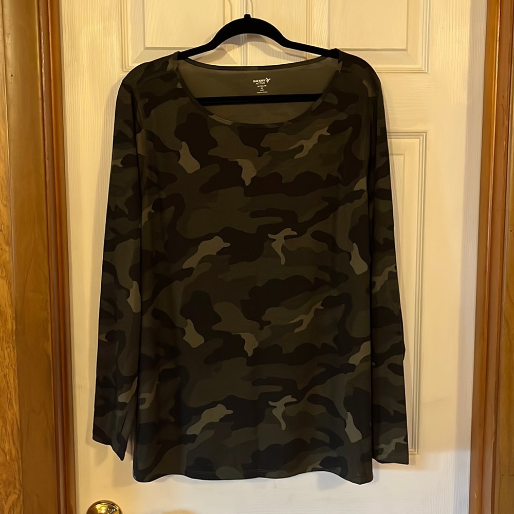 NWOT Old Navy Active Top